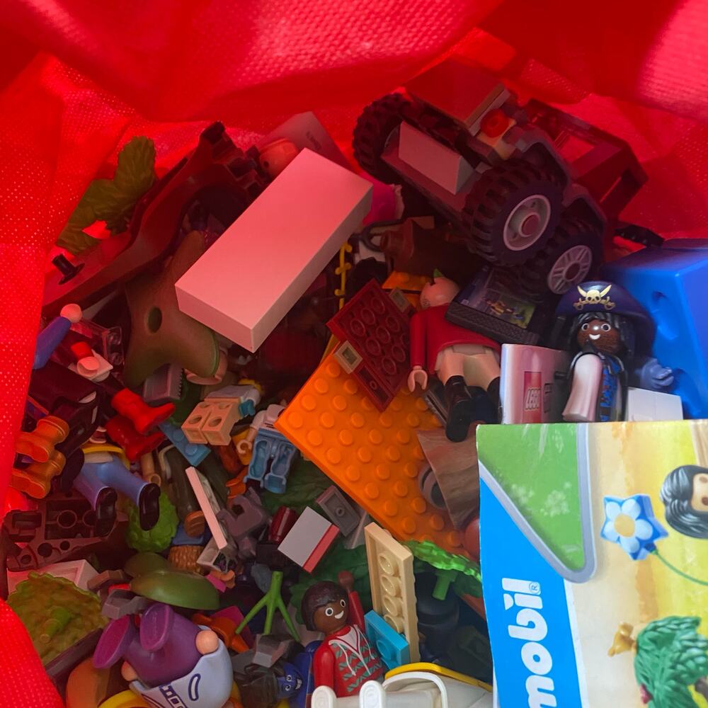 🌿LEGOS Assorted 4LB - Picture 4 of 4